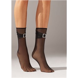 Kurze Socken aus Tüll mit Strassschnalle