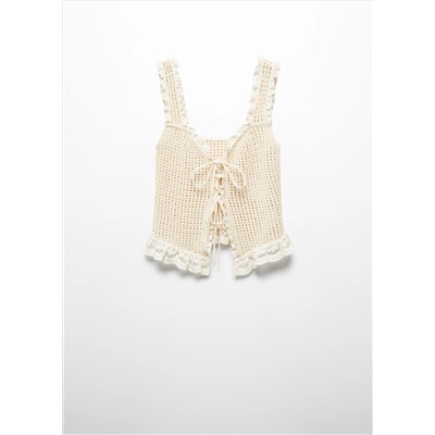 Top calado detalle puntilla