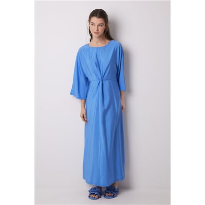 Vestido caftán satén plisado azul