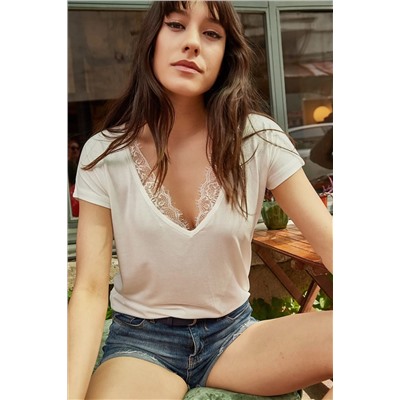 Olalook, Kadın Beyaz Yaka Dantelli Salaş Viskon T-Shirt BLZ-19000298