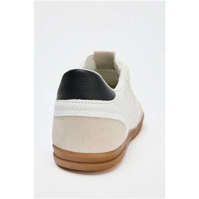 CONTRAST RUNNING TRAINERS
