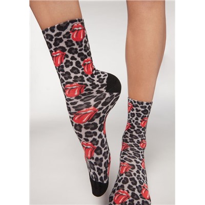 Kurze Sportsocken im Rockband-Stil