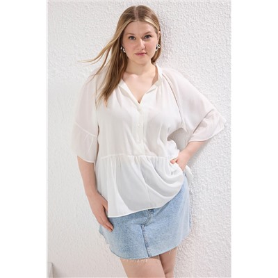 Beyaz Kısa Kol Peplum Dokulu Dokuma Büyük Beden Gömlek TBBSS25AF00044
