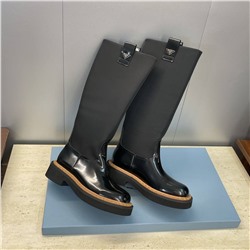 Женские широкие сапоги длиной до колена  Prad*a