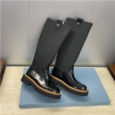 Женские широкие сапоги длиной до колена  Prad*a