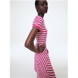 Kleid mit asymmetrischem Unterteil