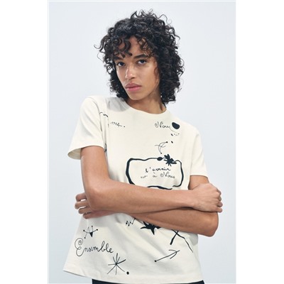 T-SHIRT WITH CONTRAST PRINT