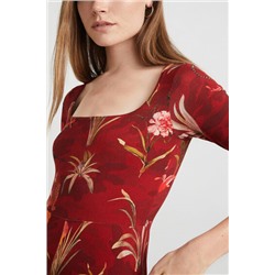 Vestido escotado vuelo