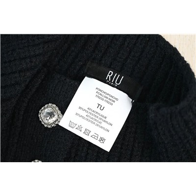 Вязаный жилет-шаль