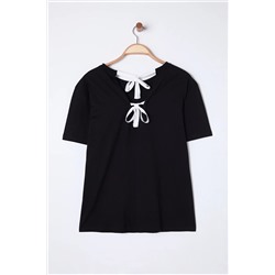 Siyah Regular Fit Sırtı Bağlama/Fiyonk Detaylı Örme Büyük Beden T-shirt TBBSS25BF00000