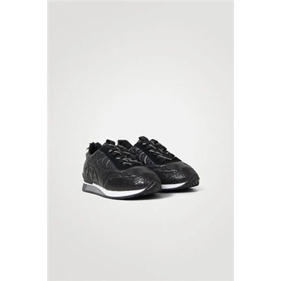 Sneakers runner piel sintética grabada