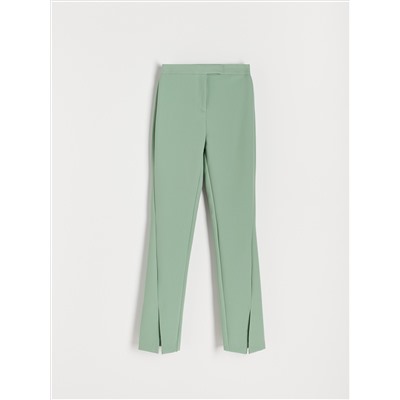 Seitlich geteilte Hose