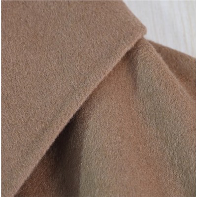 Шерстяное пальто в стиле шарфа с нишевым дизайном CO*S