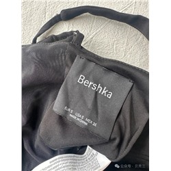 Топ на молнии и тонких бретелях Bershk*a