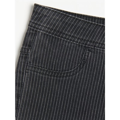 Slim Hose mit Hoher Taille