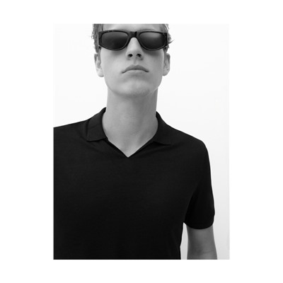 Polohemd im minimalistischen Stil