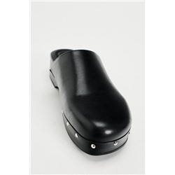 STUDDED CLOGS