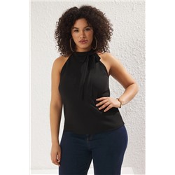 Siyah Halter Yaka Bağlama Detaylı Örme Büyük Beden Bluz TBBSS25AF00007