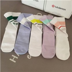 Еще классные носки Lululemo*n 🔴  Мои любимчики этой весной. Тонкие, прочные, не появляется катышков со временем  5 цветов в наборе