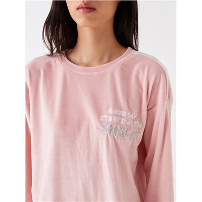 LC Waikiki Bisiklet Yaka Nakışlı Uzun Kollu Kadife Kadın Pijama Takımı, LCW DREAM                                            
                                            Bisiklet Yaka Nakışlı Uzun Kollu Kadife Kadın Pijama Takımı