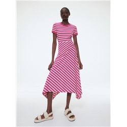 Kleid mit asymmetrischem Unterteil