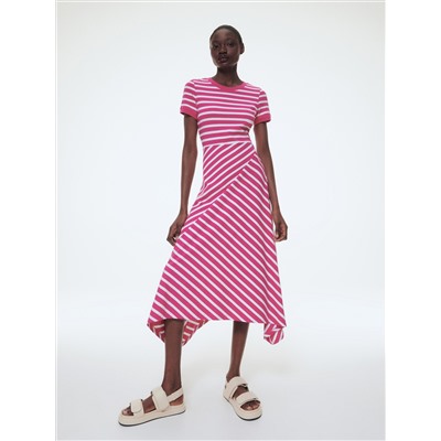 Kleid mit asymmetrischem Unterteil