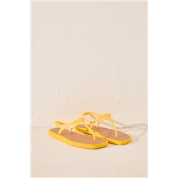 Chanclas entrelazadas punta cuadrada