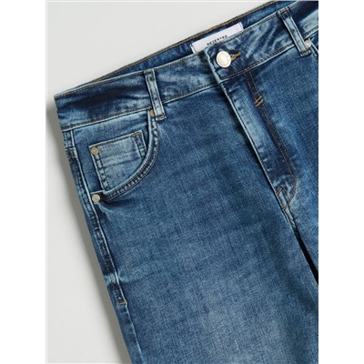 Stretch-Jeans im Boyfriend-Fit