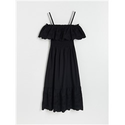 Kleid mit dekorativem Ausschnitt