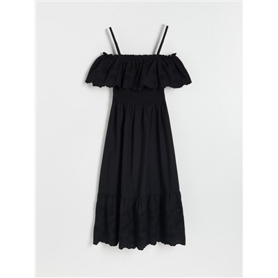 Kleid mit dekorativem Ausschnitt