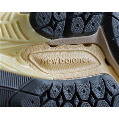 New Balanc*e 👟 мягкая и нежная текстура. Воловья кожа✔️ Подошва EVA, амортизирующая и нескользящая. Дизайн в ретро стиле.. унисекс. Отшиты на оригинальной фабрике N*B из остатков оригинальной ткани✔️ производство во Вьетнаме 🇻🇳 цена данной модели на оф сайте выше 16 000 😱