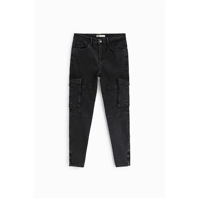 CARGO JEANS WITH ZIP