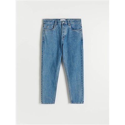 Jeans im Carrot-Fit mit tieferem Schritt