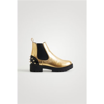Botines biker oro tachuelas