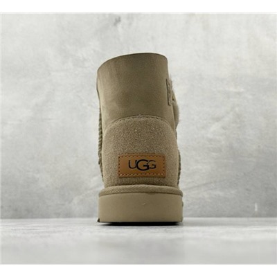 UG*G Bailey Mini Bailey Button II Boot