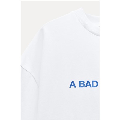 T-SHIRT WITH CONTRAST SLOGAN