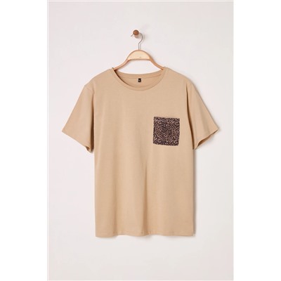 Bej  Oversize Animal Baskılı Cep etaylı %100 Pamuk Örme Büyük Beden T-shirt TBBSS24BF00059