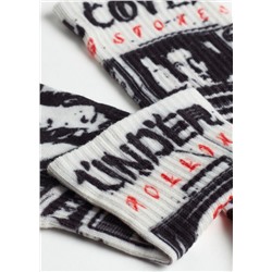 Kurze Herrensocken mit digitalem Rock-Band-Print