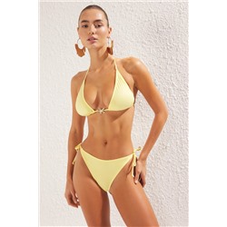 TRENDYOLMİLLA Sarı Üçgen Premium Yıldız Aksesuarlı Regular Bikini Takımı TBESS25BT00064