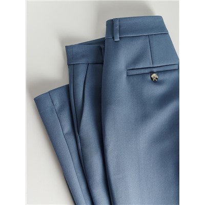 Hose mit Bügelfalten