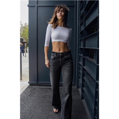OFF-THE-SHOULDER CROP TOP