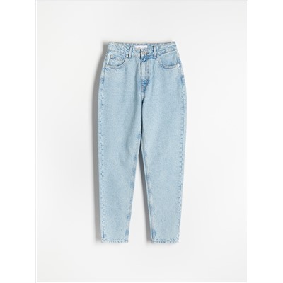 Джинсы mom fit с эффектом потертости