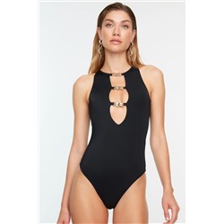 TRENDYOLMİLLA Siyah Aksesuarlı Cut Out Detaylı Mayo TBESS22MA0283