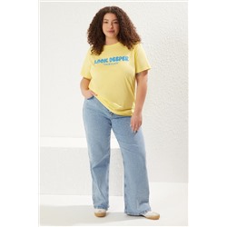 Sarı Slogan Baskılı Boyfriend %100 Pamuk Örme Büyük Beden T-shirt TBBSS24BF00036