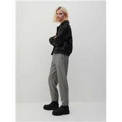 Hose mit Bügelfalte