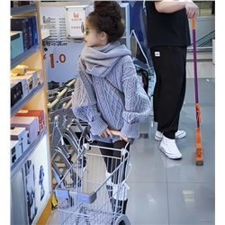 Свитер для девочек. В комплект входят шортики и шарф