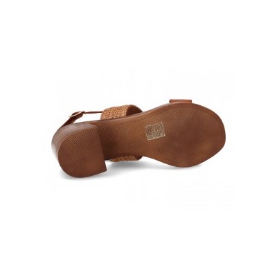 68629 - BDA
                SANDALIAS DE TACÓN