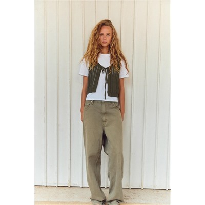 CONTRAST T-SHIRT AND VEST
