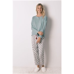 Conjunto de pantalón y camiseta