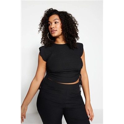 Siyah Yanları Büzgülü Vatkalı Örme Crop Büyük Beden Bluz TBBSS23AF00011